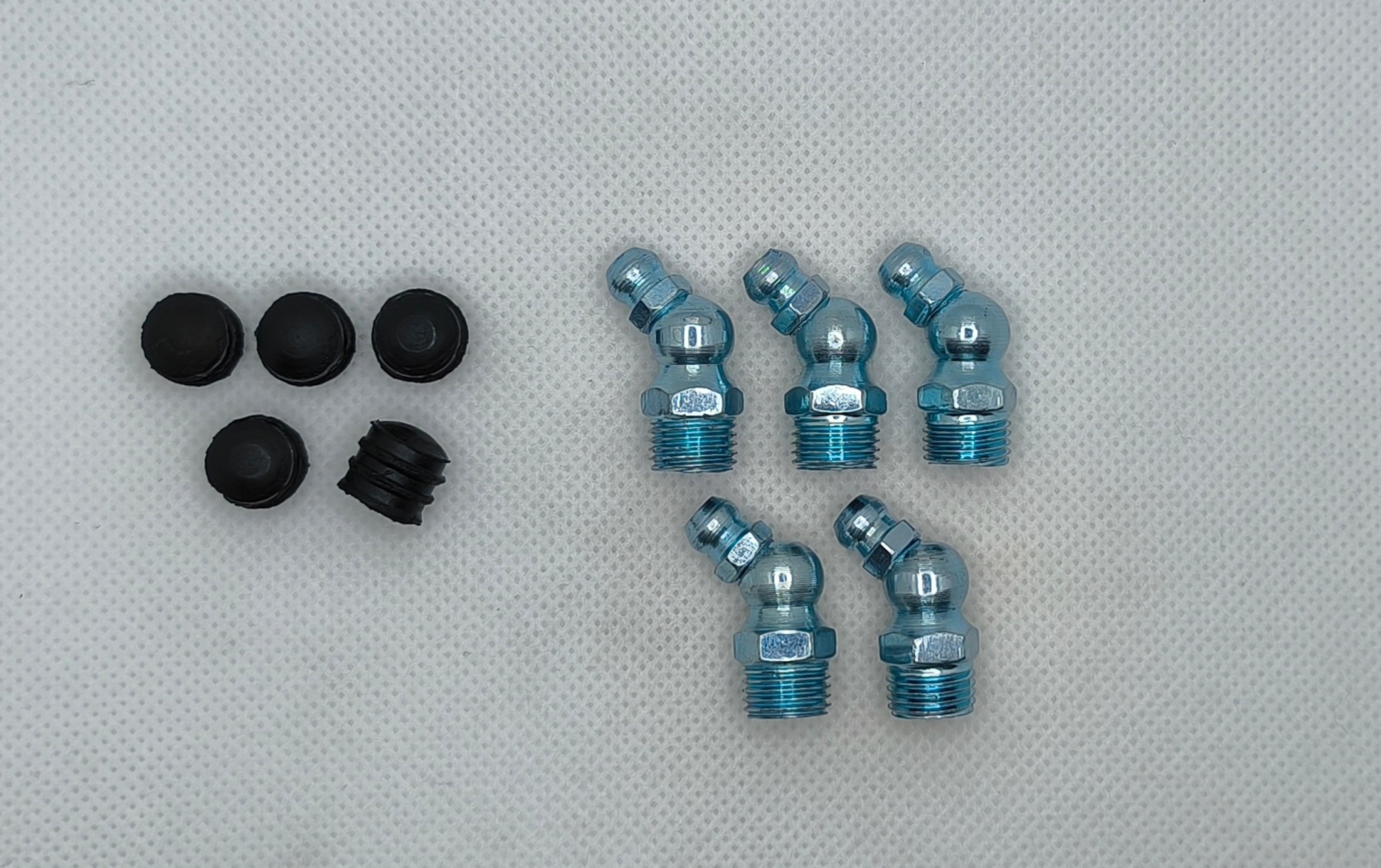 Комплект угловых пресс-масленок М8х1 45 градусов с защитным колпачком 10 шт